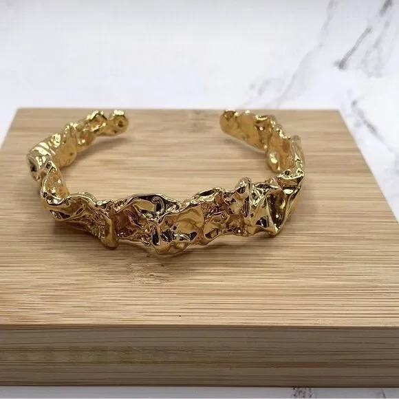 NWT AMBER SCEATS GOLD CURATEUR Cuff Bracelet. 24K Gold Plated. NWT New w/Dustbag - Picture 5 of 8